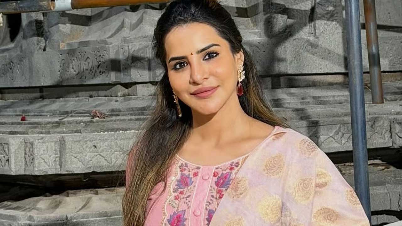 Ashu Reddy Controversy