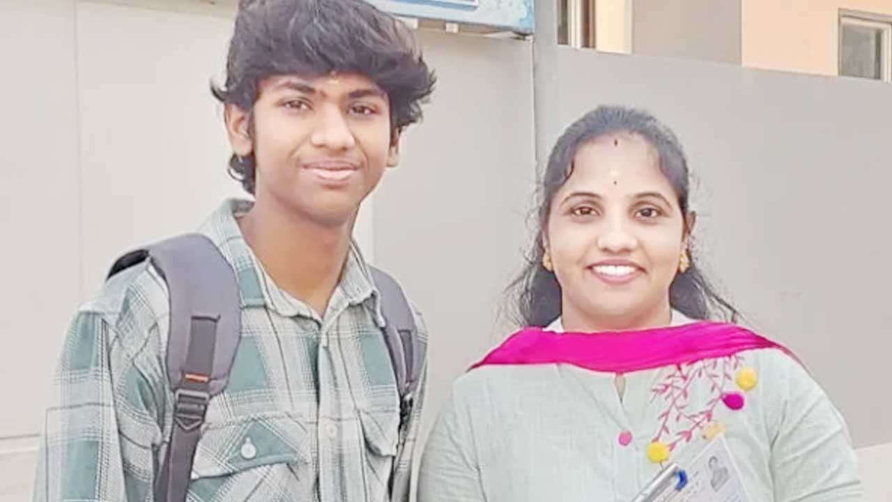 Mother Son SSC Success | ఒకేసారి పదో తరగతి పరీక్షల్లో పాస్ అయిన తల్లి, కొడుకు
