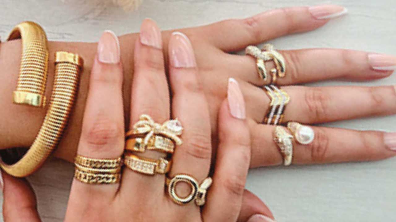 akshara today .jpggold