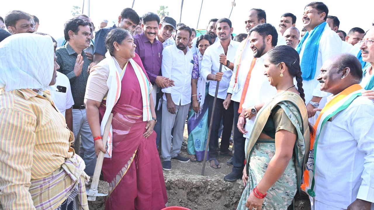 Minister Seethakka |