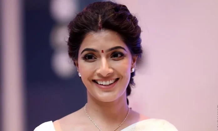 Varalakshmi Controversial Comments