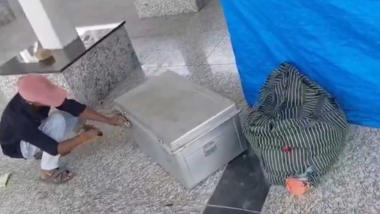Dead body in Train