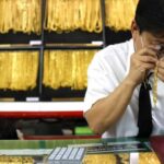 Gold Traders Tension
