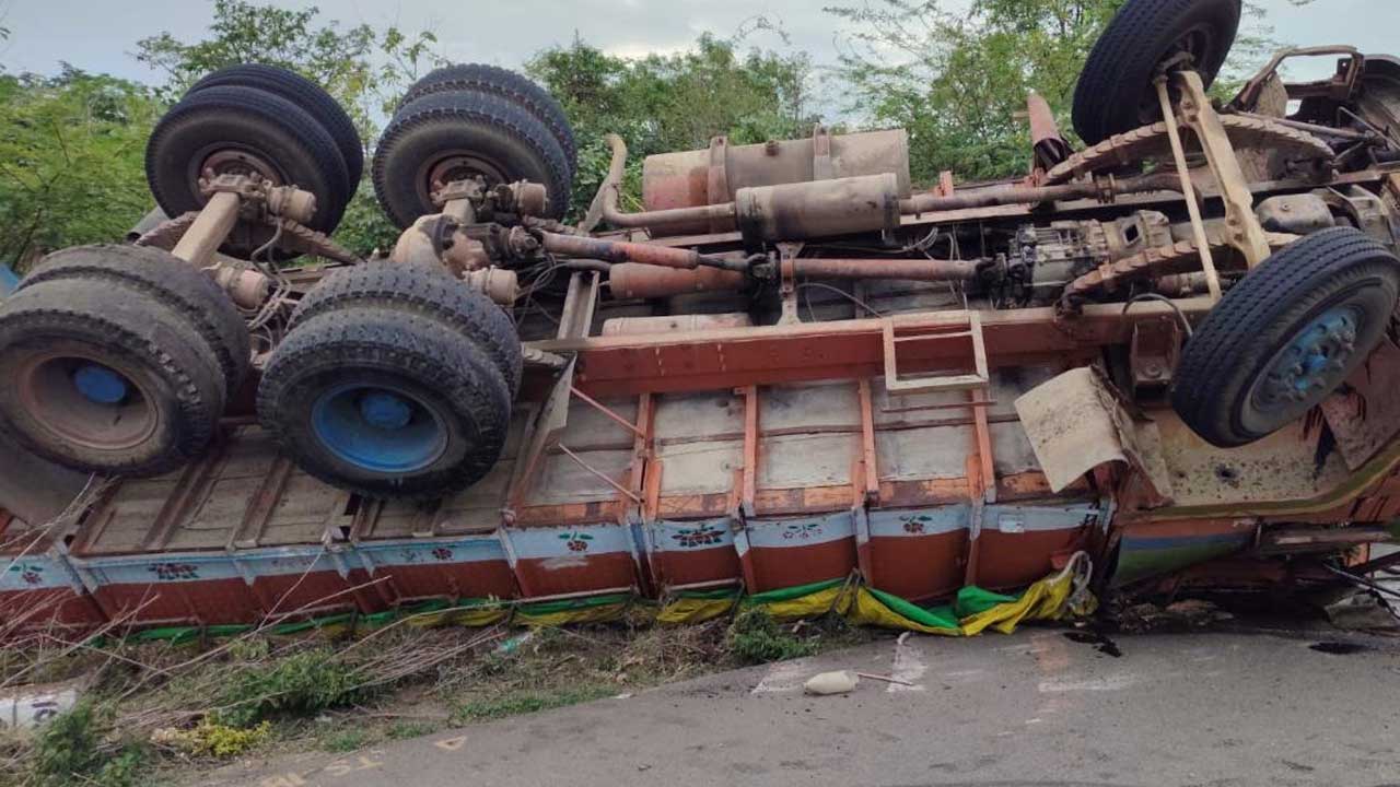 Paddy Lorry Overturn