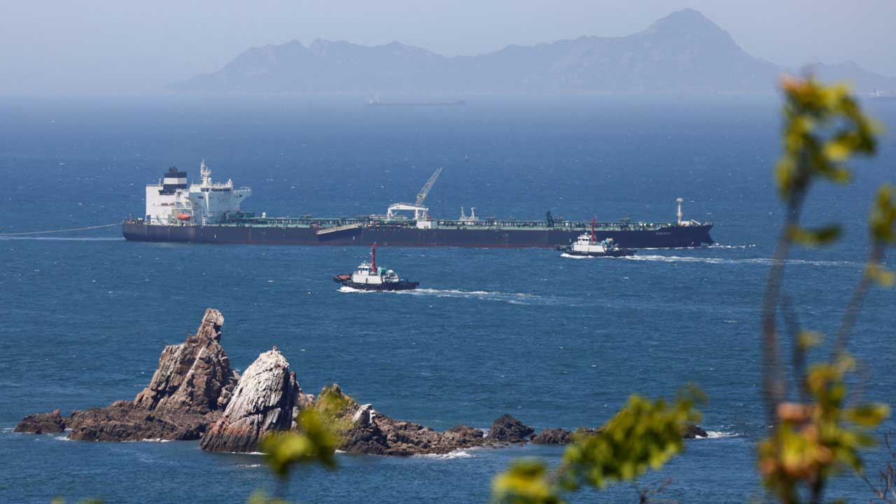 Oil Tankers in Hormuz 