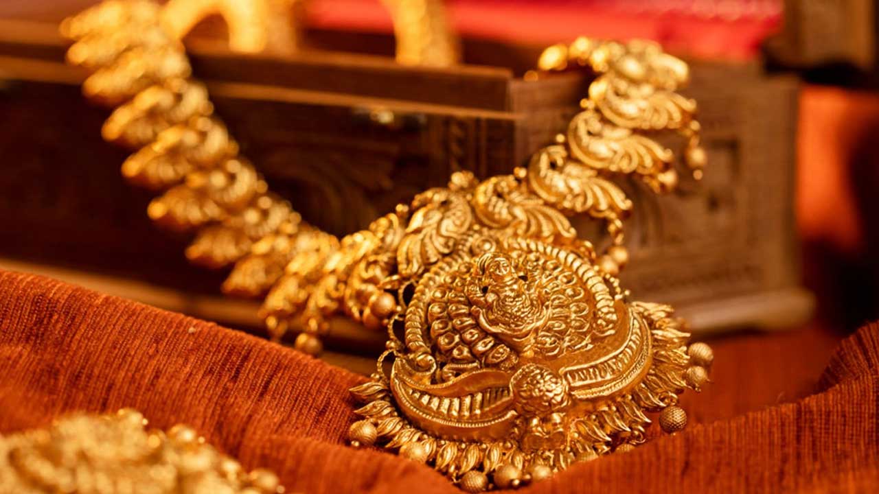 akshara today 1 4.jpg gold 4