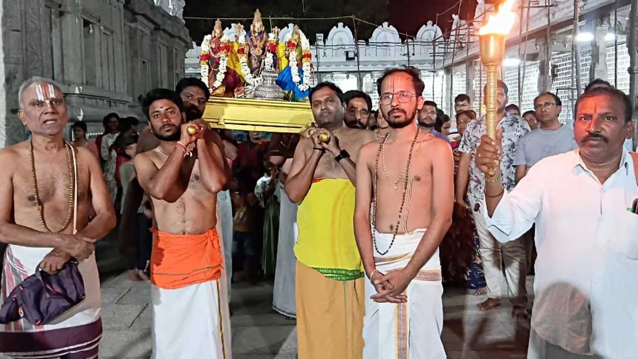 Pallaki Seva Indur Tirumala |