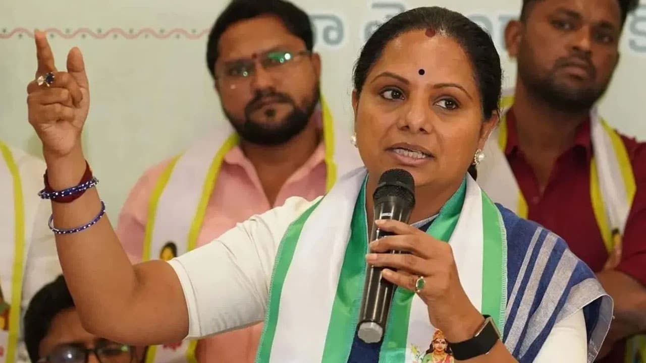 Kavitha Comments KCR