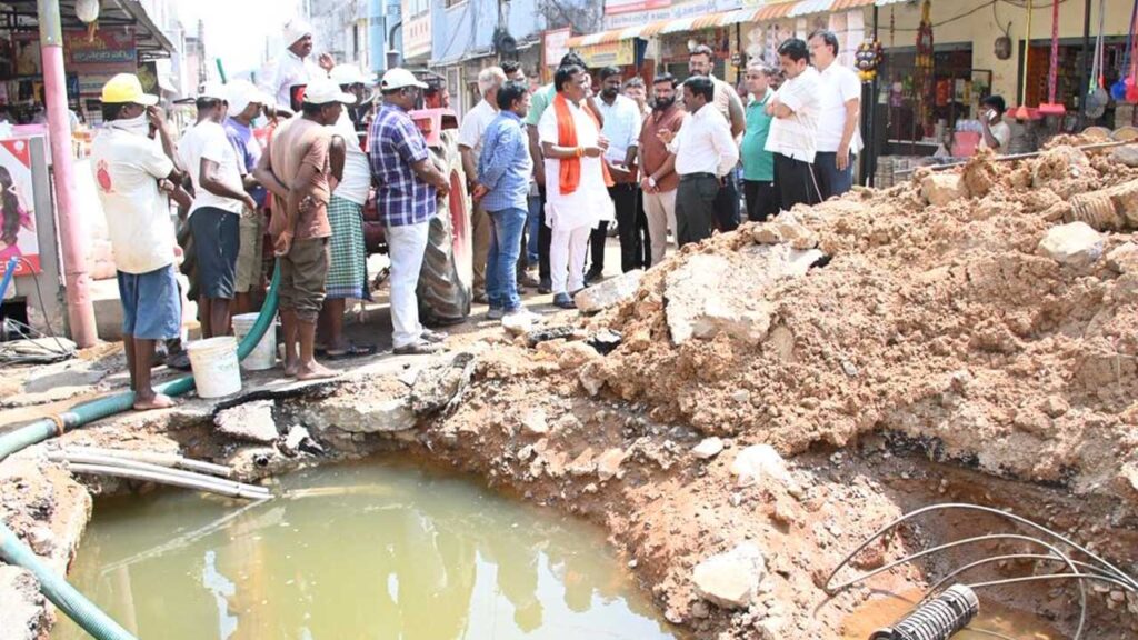 Pipeline Leakage Issue | పైప్లైన్ లీకేజీలకు శాశ్వత పరిష్కారం చూపాలి : ఎమ్మెల్యే ధన్పాల్ 1 waterrrr
