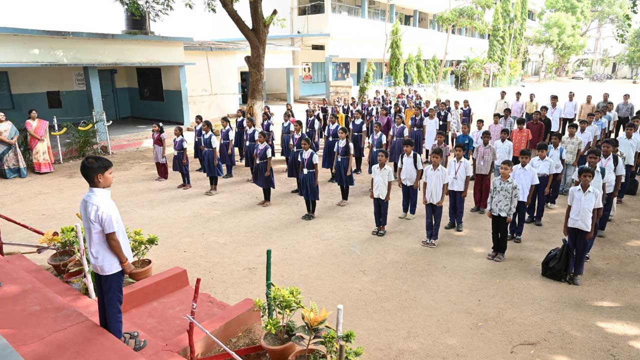School Reopening | ఉమ్మడిజిల్లాలో పాఠశాలలు పునఃప్రారంభం..