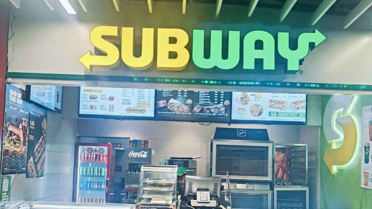 Hyderabad Subway Outlet | సబ్వే అవుట్లెట్లో కుళ్లిన కూరగాయలు 2 Hyderabad Subway Outlet
