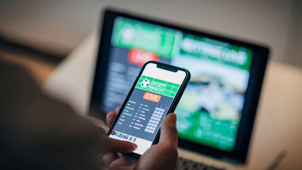 Online Betting | ఆన్లైన్ బెట్టింగ్కు యువకుడి బలి.. 2 Online Betting