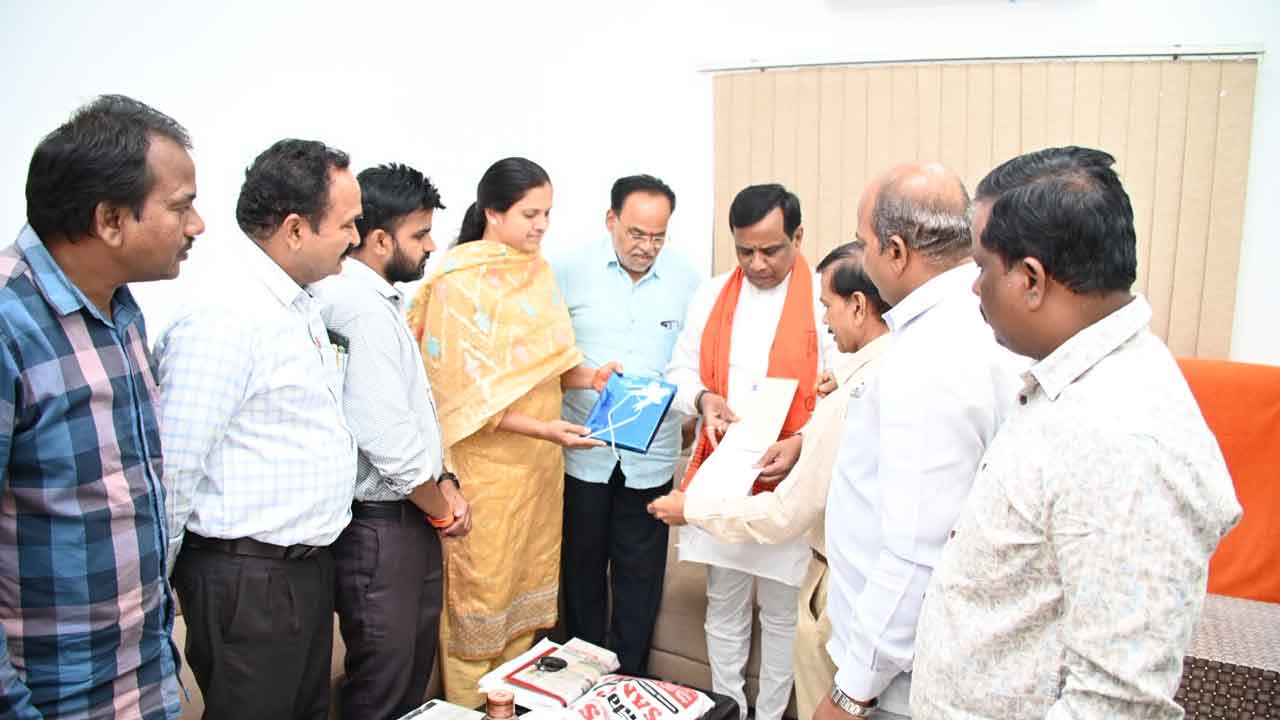 Yoga Day Awareness | యోగాతో ఆరోగ్యం పదిలం.. : ఎమ్మెల్యే ధన్పాల్ 2 Yoga Day Awareness