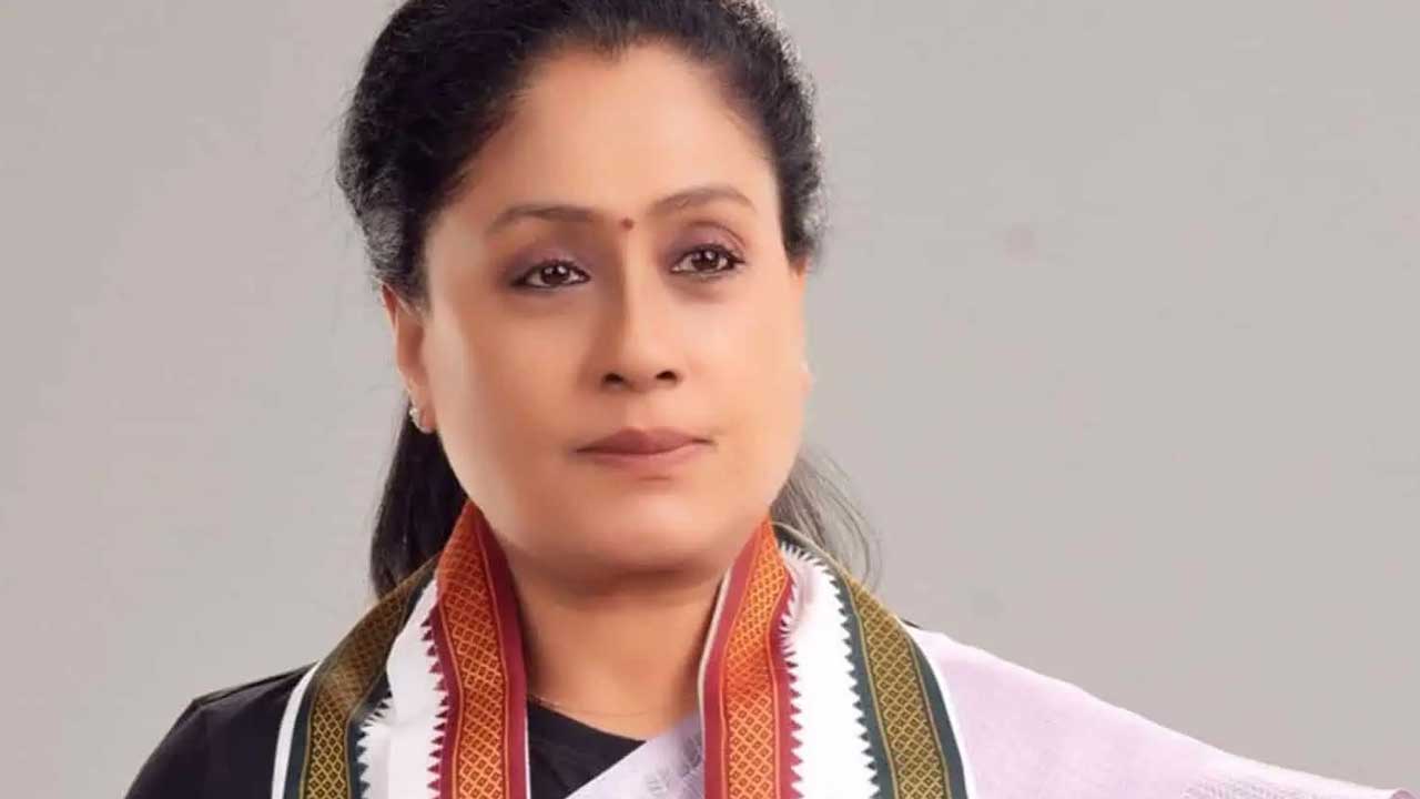 Vijayashanti On Fee Reimbursement