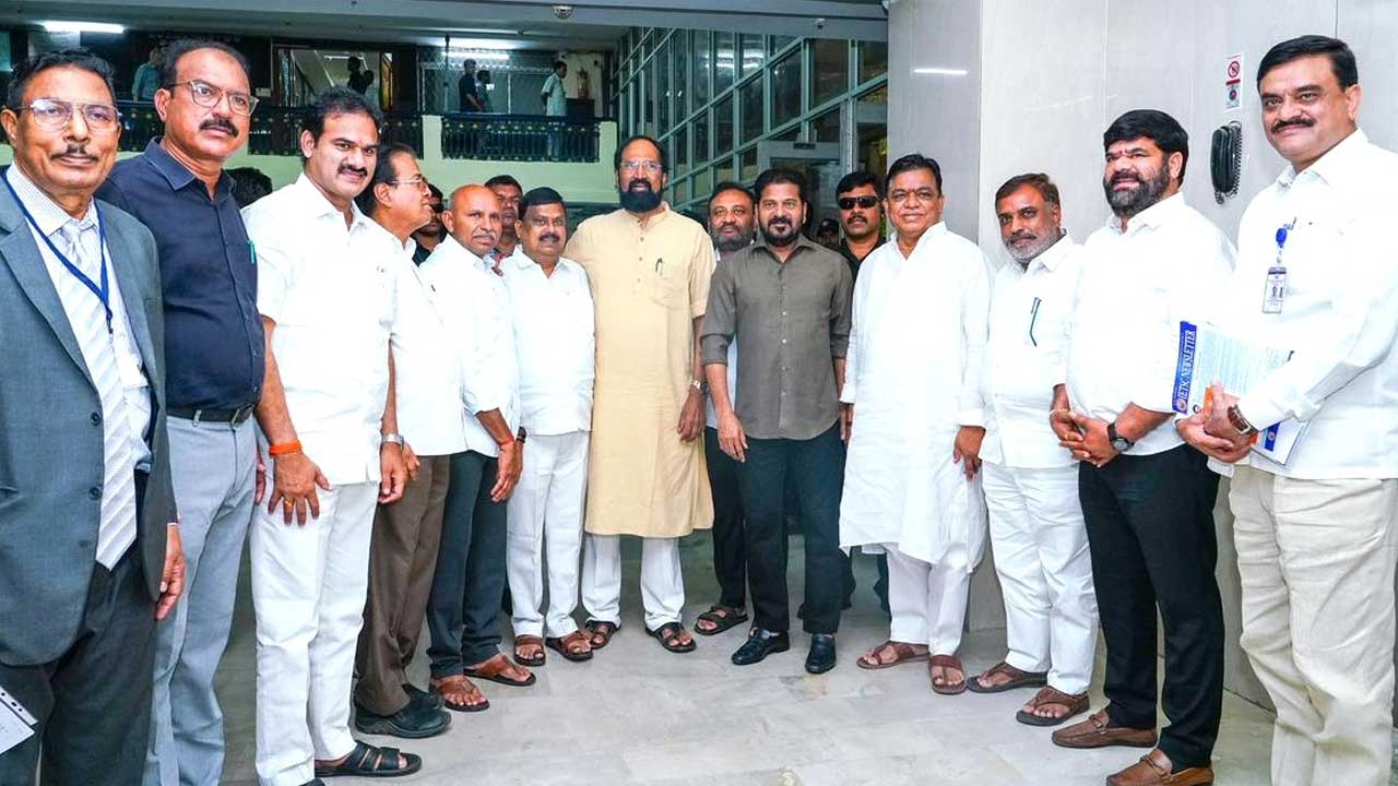 Indiramma Bus Yatra |