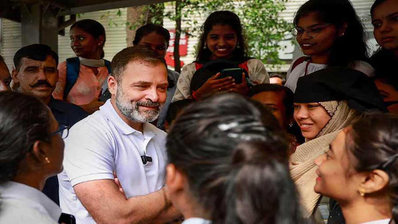 Rahul Gandhi Student Conferences | పేపర్ లీకేజీలపై రాహుల్ గాంధీ సమరశంఖం.. దేశవ్యాప్తంగా విద్యార్థి సదస్సులు 2 rahul.1