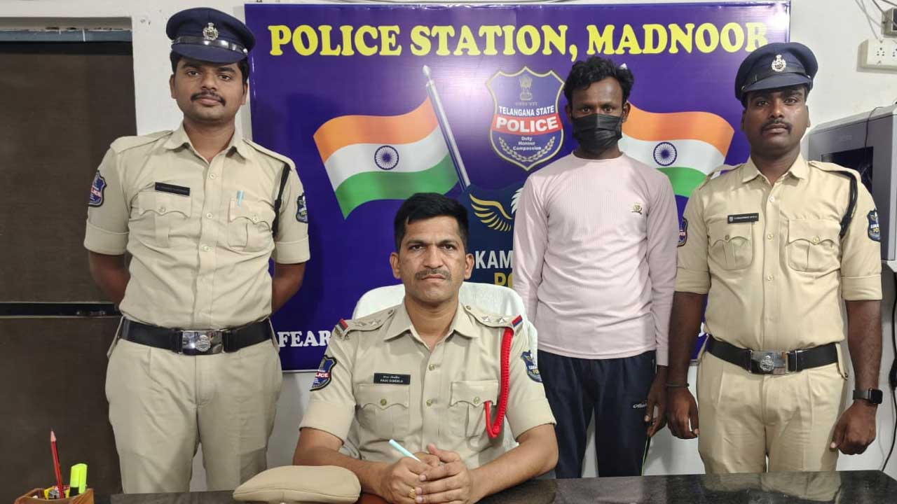 Madnoor police |