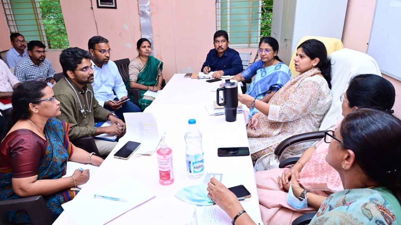 Bodhan Government Hospital | బోధన్ ప్రభుత్వ ఆస్పత్రిలో పారిశుధ్యం నిర్వహణ తీరుపై కలెక్టర్ ఆగ్రహం.. ఏజెన్సీకి నోటీస్ జారీ.. 2 Bodhan Government Hospital
