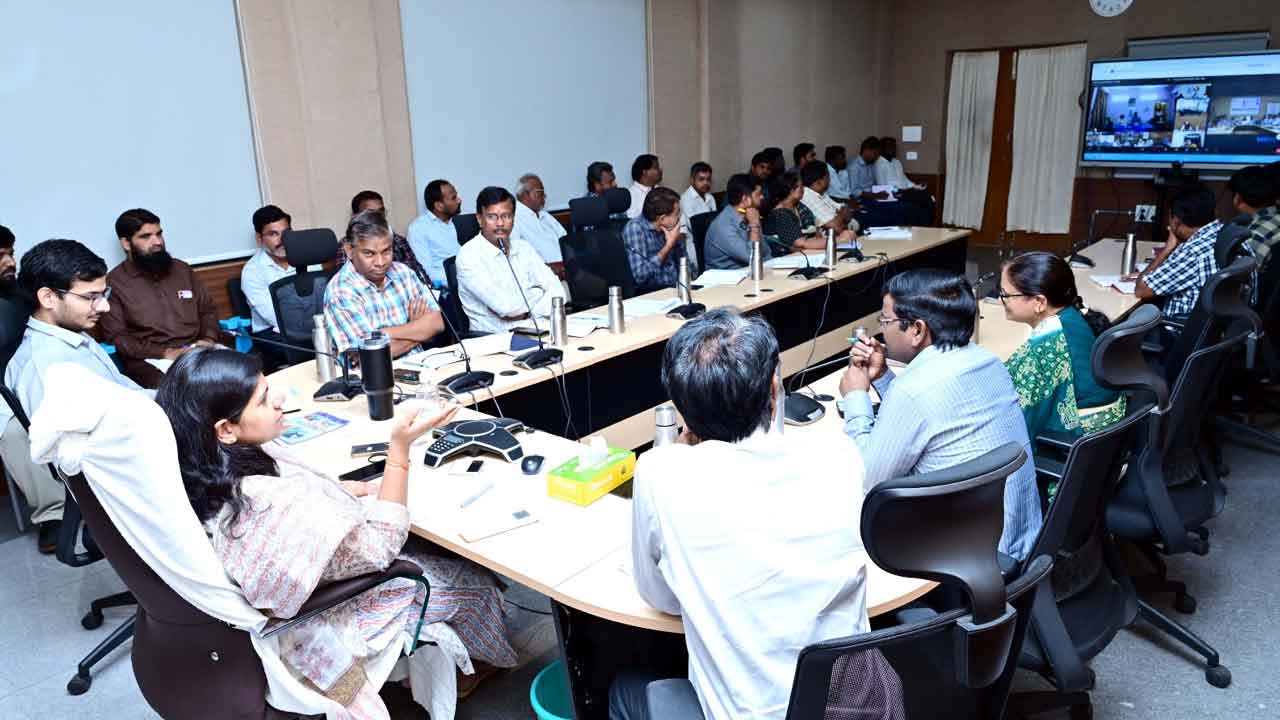 Enumeration Forms | ఎన్యూమరేషన్ ఫారాలను ఓటర్లు త్వరితగతిన బీఎల్వోలకు అందించాలి 2 Enumeration Forms