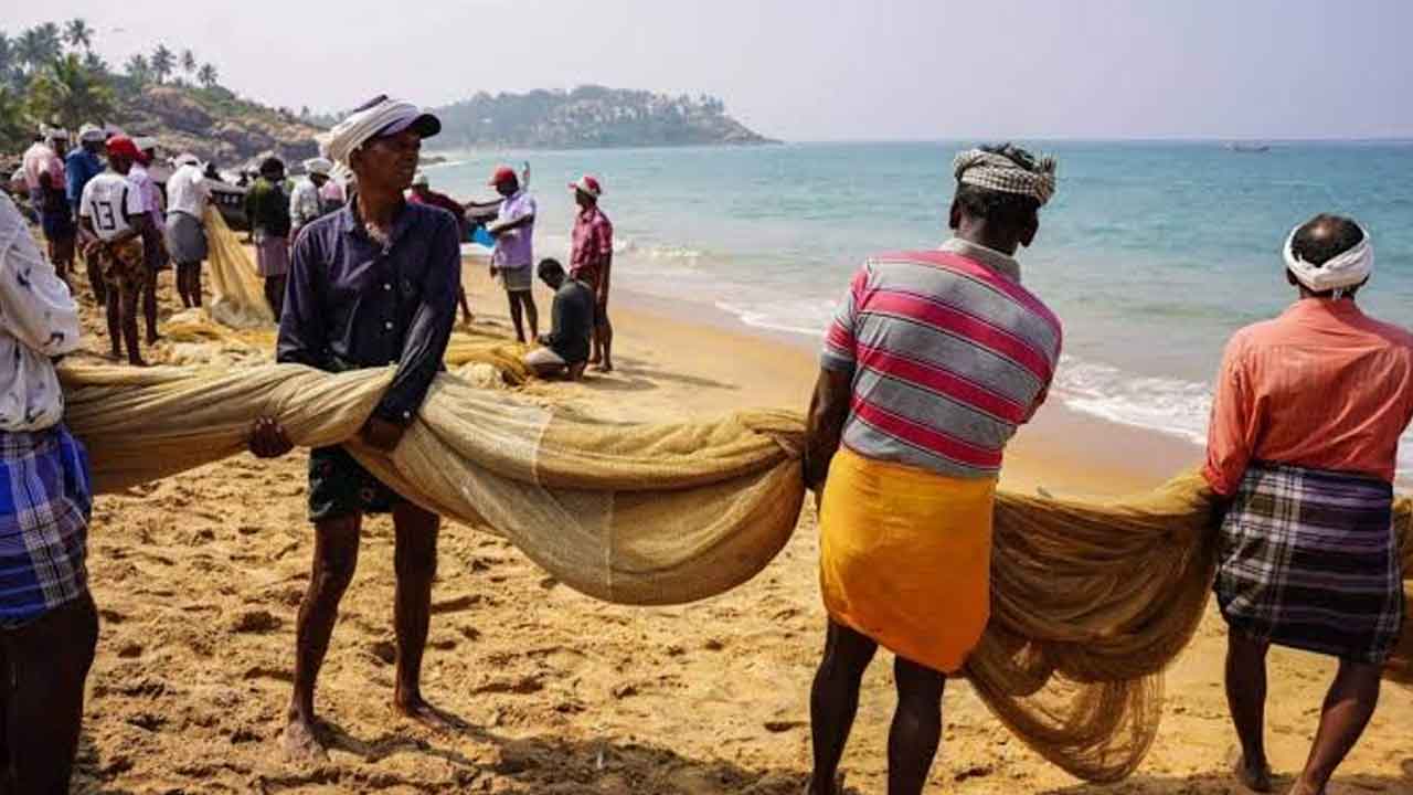Fishermen Association | మత్స్యకార సంఘానికి కేంద్ర నిధులతో ఊతం 2 Fishermen Association