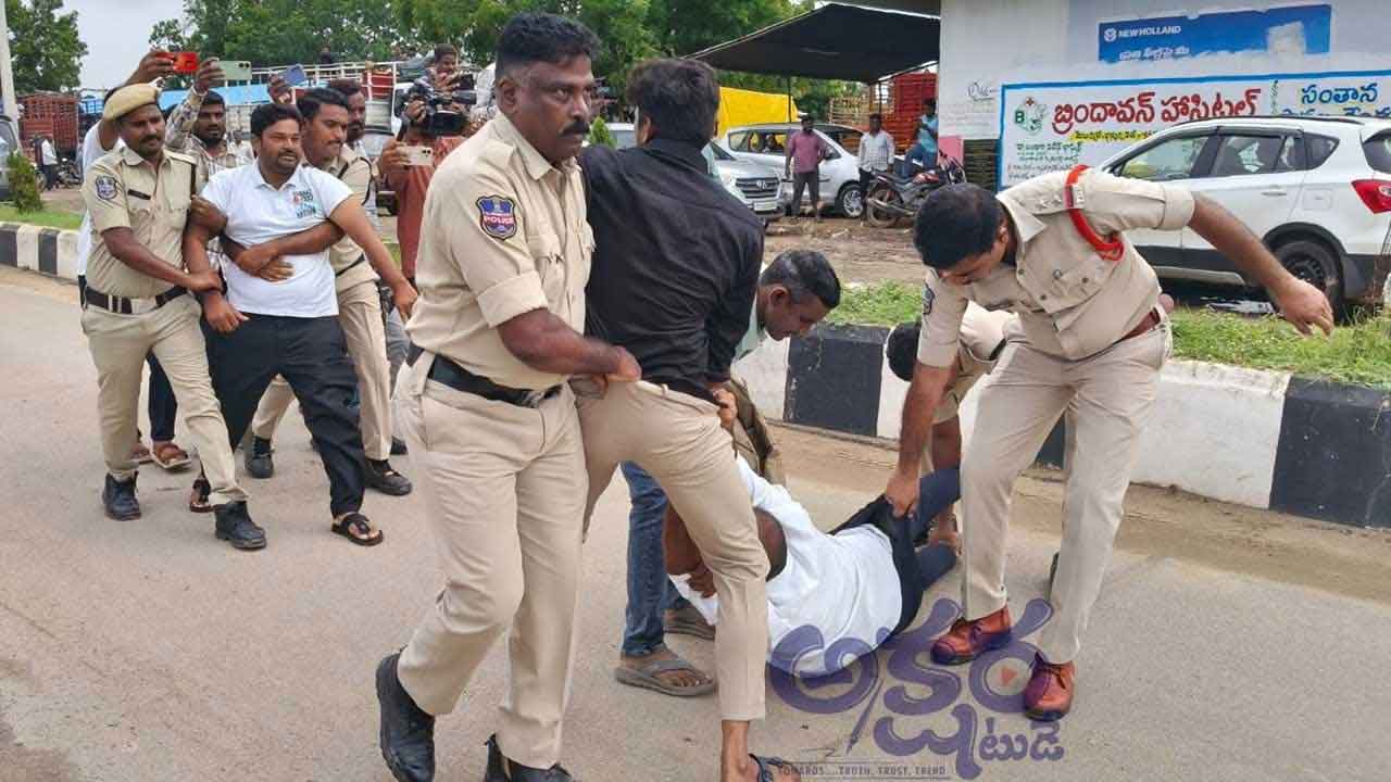 Rakesh Reddy | రాకేష్ రెడ్డి ఇంటి ముట్టడికి యత్నం.. పలువురు కాంగ్రెస్ నాయకుల అరెస్ట్ 3 Rakesh Reddy