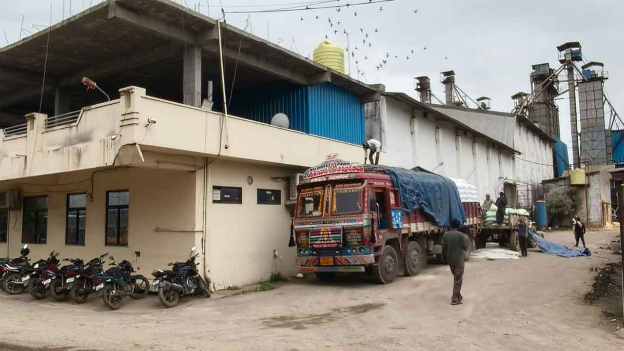 Rice Mill Raid | సీఎంఆర్ ఇవ్వని రైస్మిల్లులపై చర్యలు తీసుకుంటాం.. 2 Rice Mill Raid