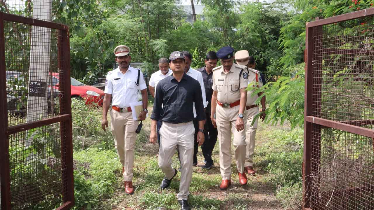 SP Rajesh Chandra | బాధితులకు తక్షణ న్యాయం అందించడమే ప్రథమ కర్తవ్యం : ఎస్పీ రాజేష్ చంద్ర 2 SP Rajesh Chandra