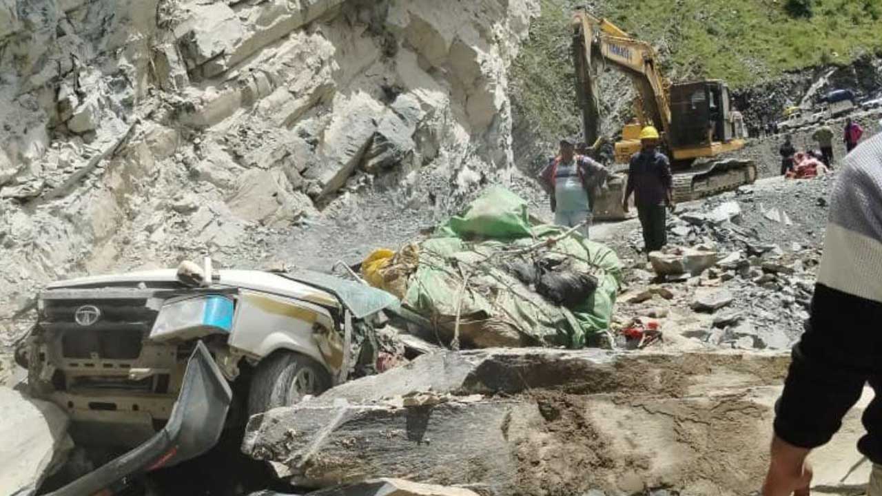 Himachal Taxi Accident