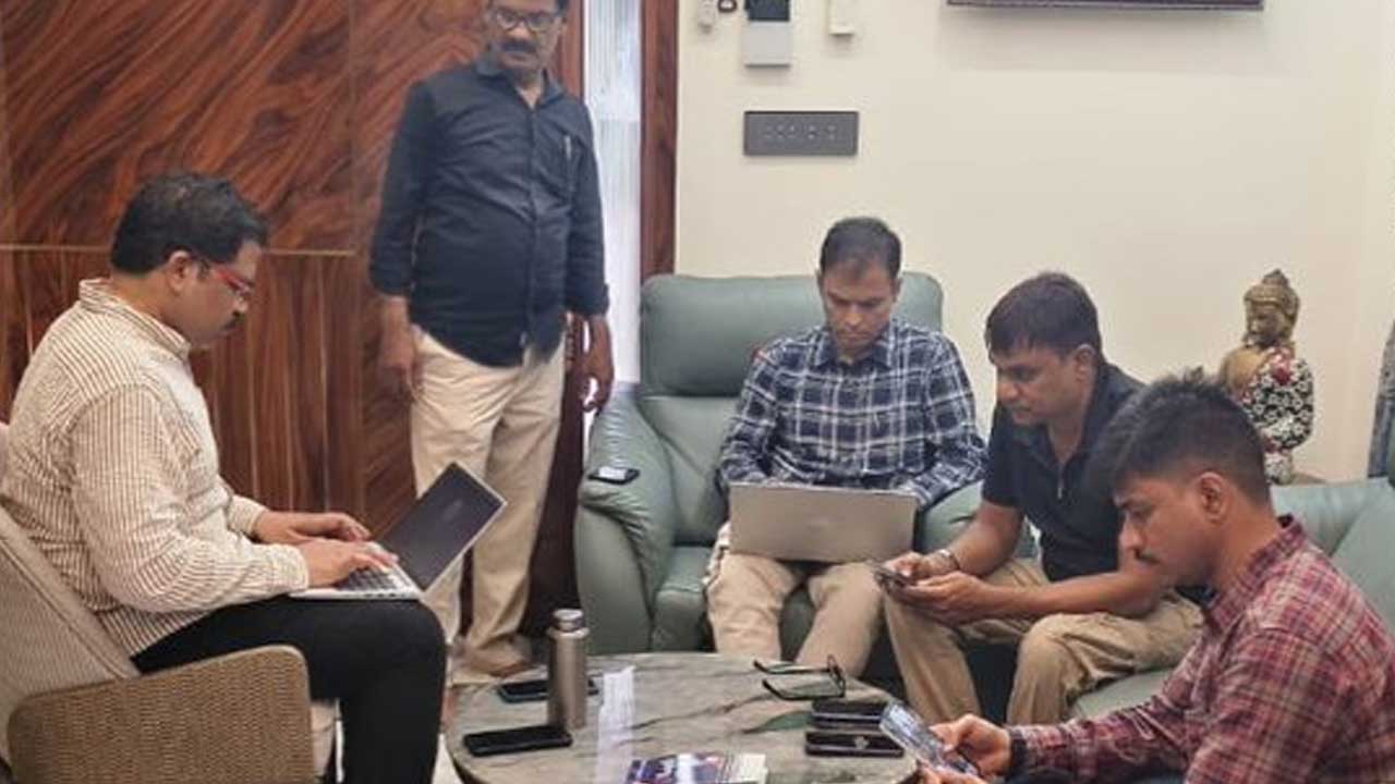 DSP Bheem Reddy ACB | డీఎస్పీ సంకిరెడ్డి భీమ్రెడ్డిపై ఏసీబీ పంజా: భారీగా అక్రమాస్తుల గుర్తింపు 2 DSP Bheem Reddy ACB