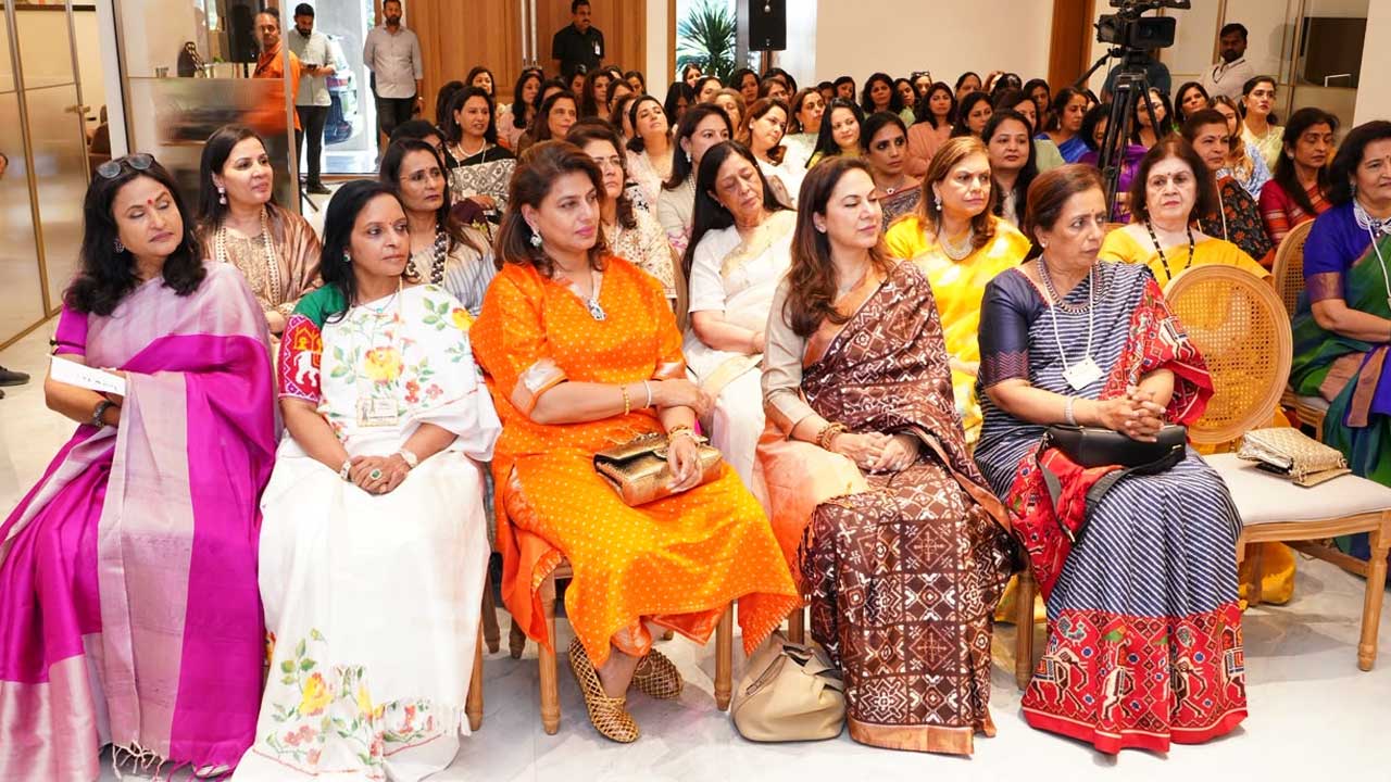 akshara today .jpgwomen