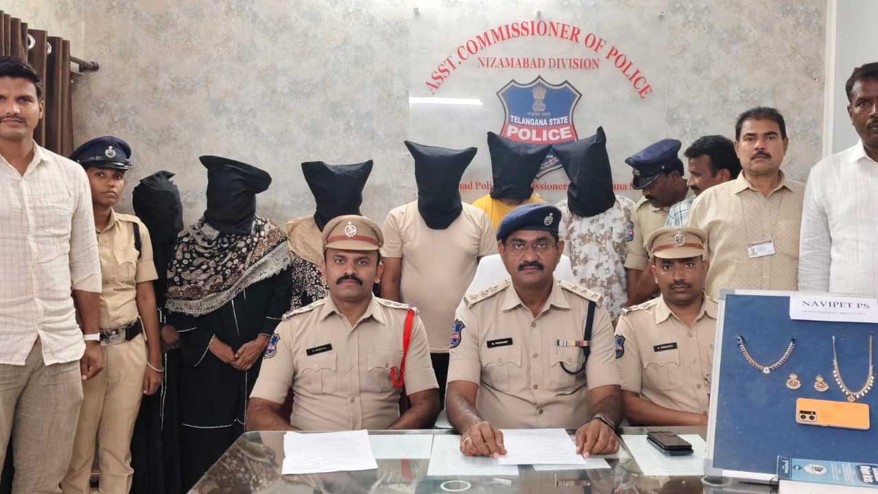 Bus Stand Theft Gang
