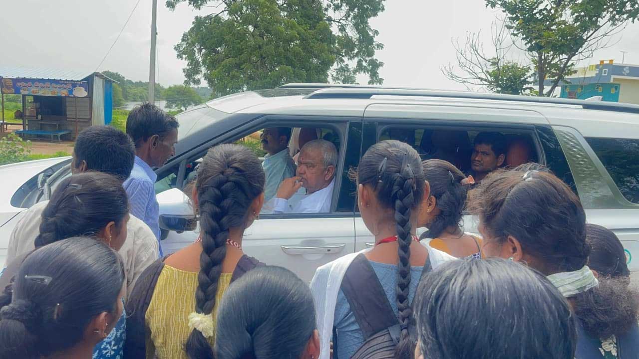 Pocharam Bus