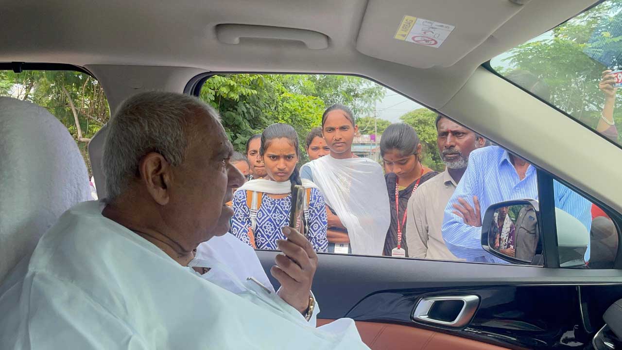 Pocharam Bus