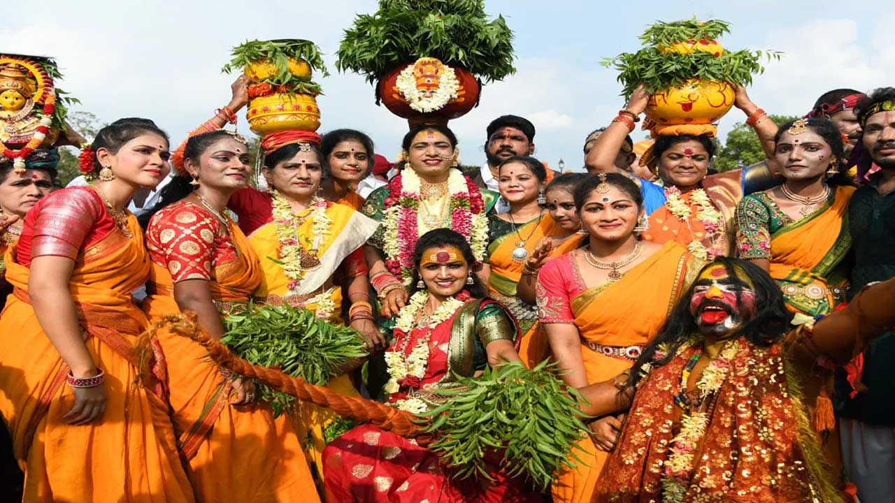 Lal Darwaza Bonalu