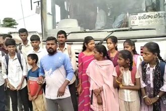 Kaldurki bus protest |