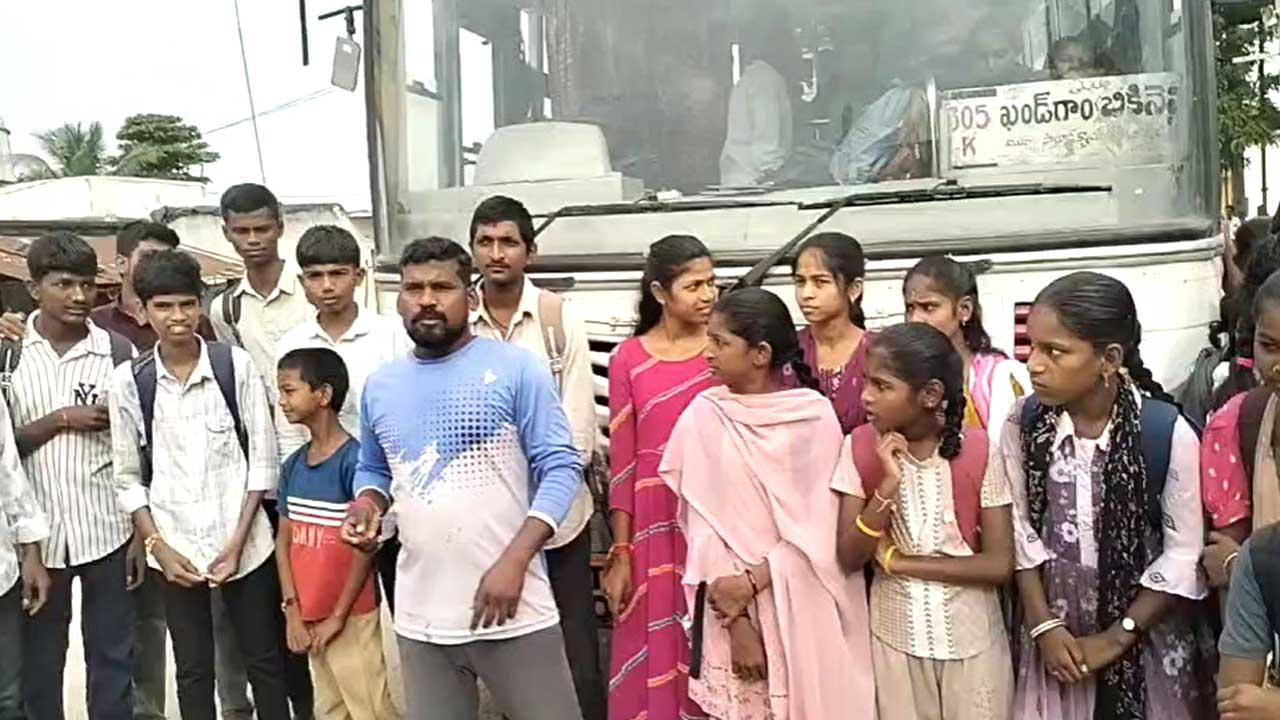 Kaldurki bus protest |