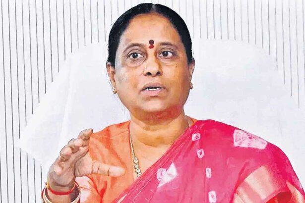 Konda Surekha Show Cause