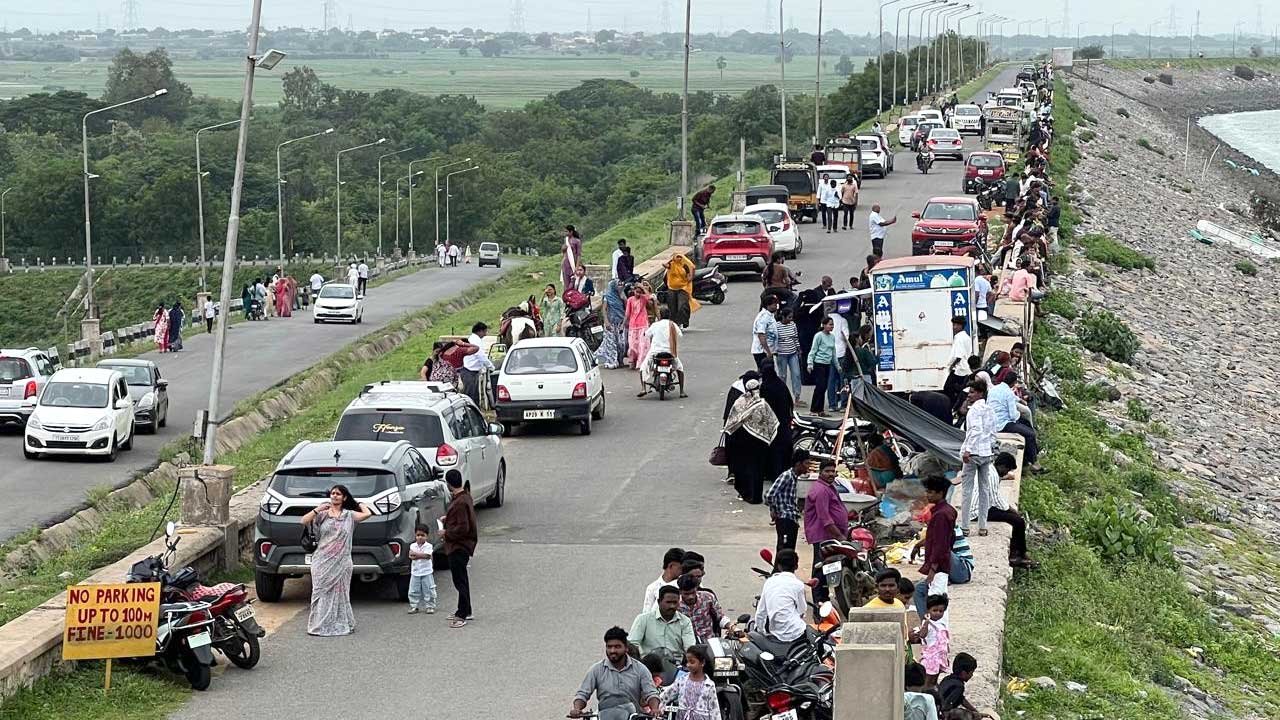 Sriramsagar Tourist Rush |